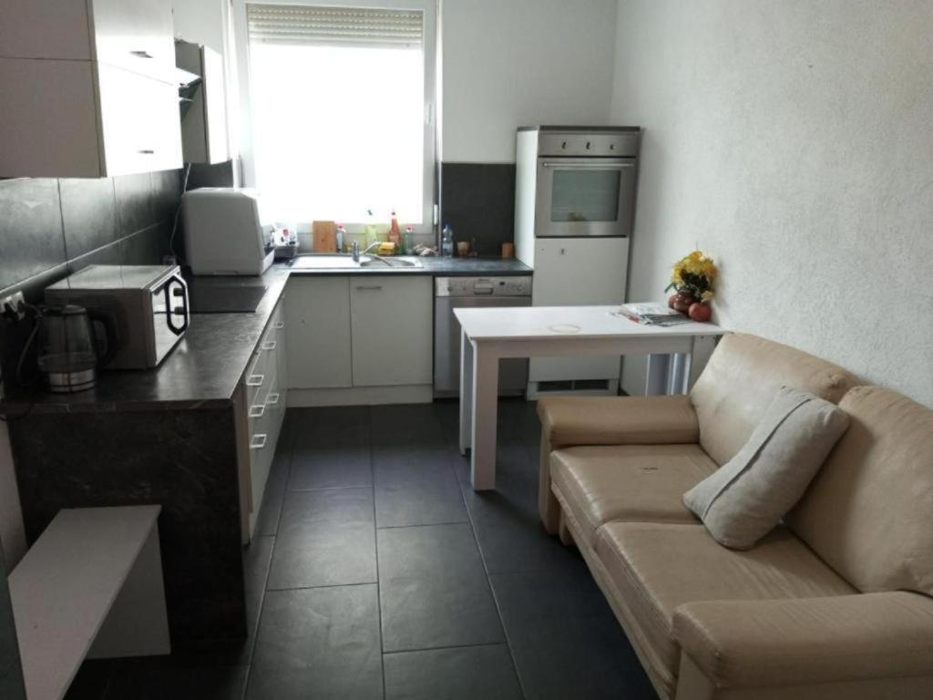 Gemuetliches Lisa Zimmer Mit Gemeinschaftskueche Heilbronn Zentrum 外观 照片
